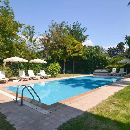 Sleeps 8 Pool Air Con Wifi T775788 Villa *